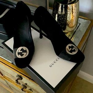 Iconic Gucci velvet heels.
